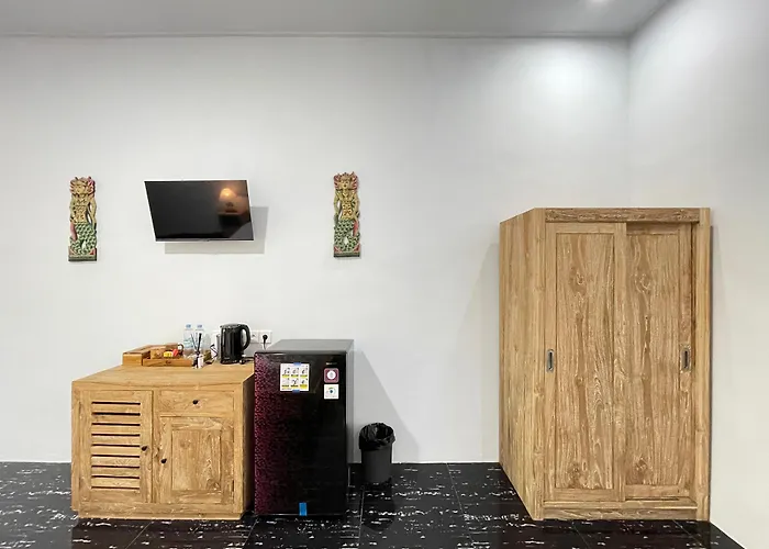 Rai Wood Carver And أوبود
